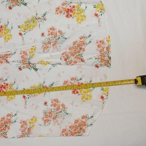 NEW ST JOHN'S BAY Floral Women's Top - White with Yellow and Red Accents - Picture 13 of 13